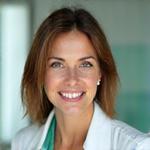 Ritratto della Dott.ssa Elena Rossi, ginecologa specializzata nel benessere femminile.