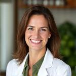 Ritratto della Dott.ssa Sofia Bianchi, nutrizionista specializzata in fisiologia femminile.